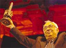 SİYAD ONUR ÖDÜLÜ ŞENER ŞEN'İN...