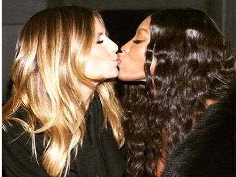 Naomi Campbell-Heidi Klum... GALAYA DAMGA VURAN ATEŞLİ ÖPÜŞME!..