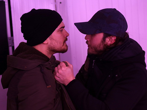 İçerde... İKİ KARDEŞ ÖLÜMCÜL TUZAK İÇİNDE!