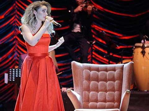 Sıla... HASTANEDEN KONSERE!