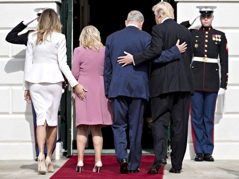 Melania Trump... FIRST LADY'NİN ELİ RAHAT DURMADI!..