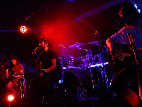 MOR VE ÖTESİ'NDEN ÖZLENEN AKUSTİK PERFORMANS!