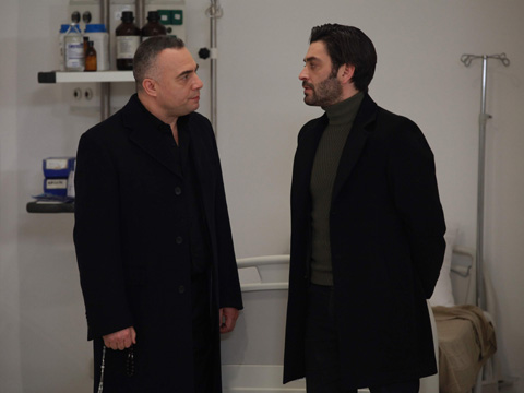 Eşkiya Dünyaya Hükümdar Olmaz... HIZIR SIRTINDAN VURULUYOR!