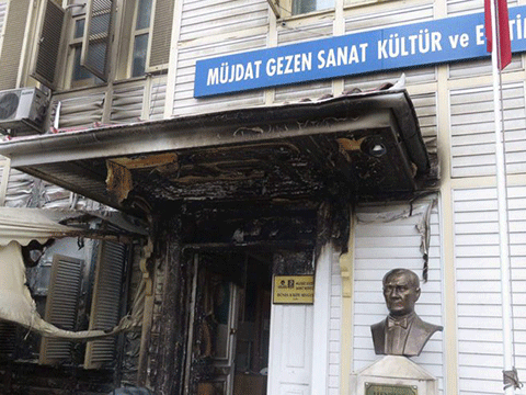 MÜJDAT GEZEN SANAT MERKEZİNİ KUNDAKLAMA ZANLISI YAKALANDI!