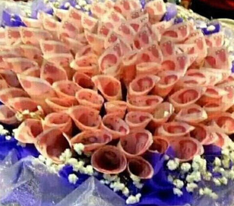 Görgüsüzlüğün bu kadarı olmaz... ÇİÇEK YERİNE PARA BUKETİ!