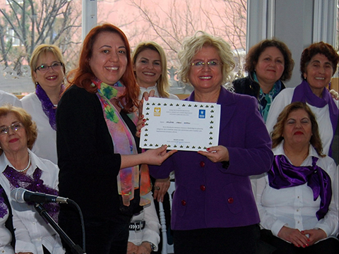 Nilüfer Kadın Korosu... HUZUREVİNDE TÜRK SANAT MÜZİĞİ ZİYAFETİ!