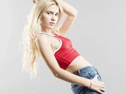 Aleyna Tilki... 'MOR KÜRKÜN ADI VAR, BU MOTORSİKLETİN ŞANI VAR!