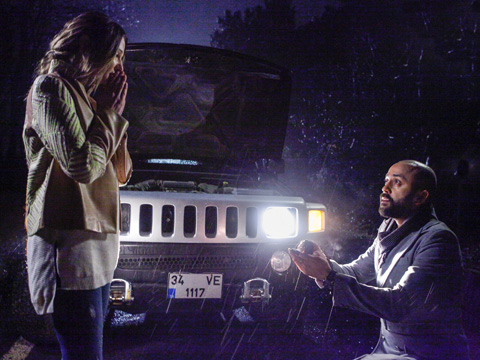 Paramparça... DAMİR’DEN HAZAL’A EVLİLİK TEKLİFİ!