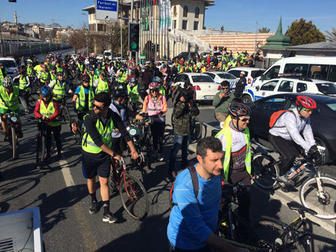 PEDALLAR YEŞİLAY İÇİN DÖNDÜ!