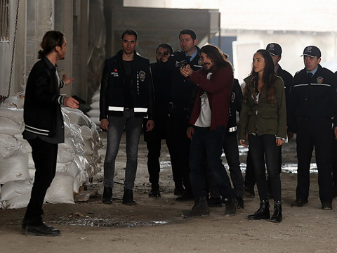 İçerde... SETE POLİS BASKINI!