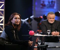 "Dünya Bir Oyun Sahnesi".... DEMET AKBAĞ SAHNE ANILARINI PAYLAŞTI!