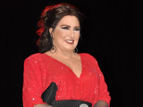 Nükhet Duru...''KONSERLERİNE "MOULİN ROUGE" KIYAFETİYLE BAŞLADI!