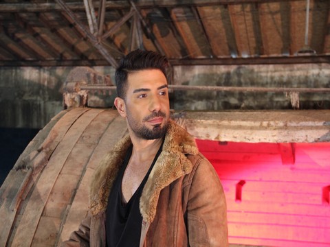 Cüneyt Tek... "YABANCI" İLE ZİRVEYİ ZORLAYACAK!..