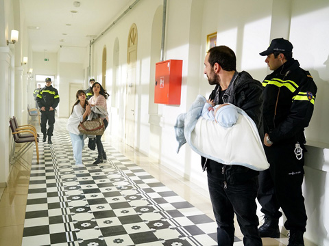 Evlat Kokusu... YENİ BİR DRAM DİZİSİ BAŞLIYOR!