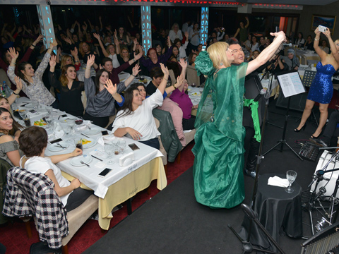 Kuşum Aydın – Gullüm Show...  KADINLAR GÜNÜ'NDE KADINLARLA!