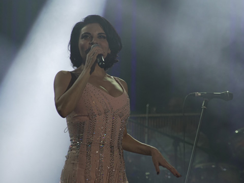 Göksel... HEM GÖZE HEM KULAĞA HİTAP ETTİ!