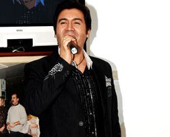 Banka ve finans uzmanı Ziya... ALBÜM TANITIMINA ÜNLÜ AKINI...