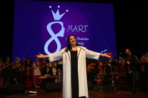 Türkan Şoray...''SULTAN 81 İLİN KADINLARIYLA BİRARAYA GELDİ!