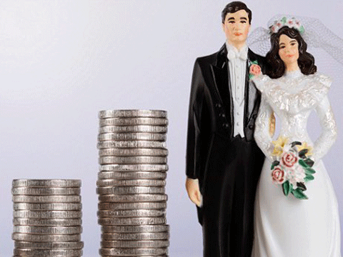 ''TÜRKİYE MUTLULUĞU EVLİLİKTE VE PARADA ARIYOR!