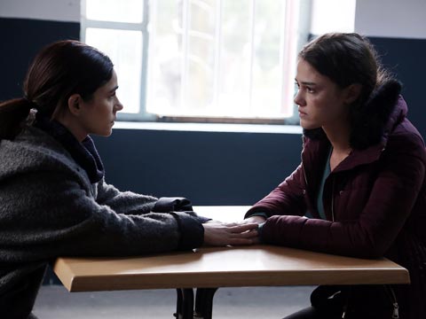 Kara Yazı... DERYA'NIN CEZAEVİNDE ZOR GÜNLERİ!