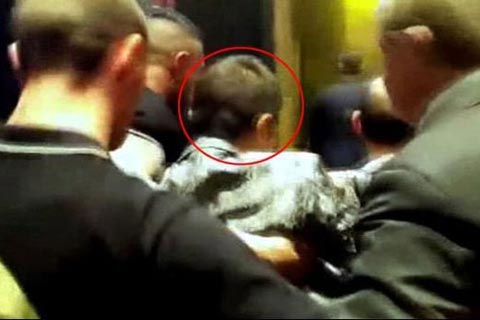 Serdar Ortaç... SAHNEDE FENALAŞTI, HASTANEYE KALDIRILDI!