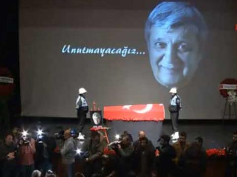 Halit Akçatepe... SON YOLCULUĞUNA UĞURLANİYOR!