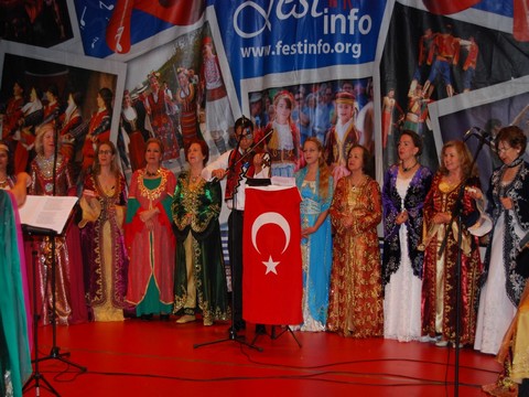 Nilüfer Kadın Korosu... AMSTERDAM'DA SEVGİ SELİ!..