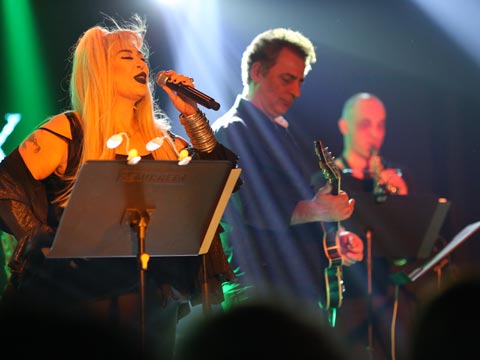 Zerrin Özer.. KADIKÖY'DE ROCK ŞÖLENİ!