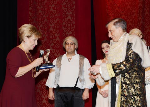 Haldun Dormen...  YEKÜV VASFİ RIZA ZOBU 2017 TİYATRO ONUR ÖDÜLÜ'NÜ ALDI!