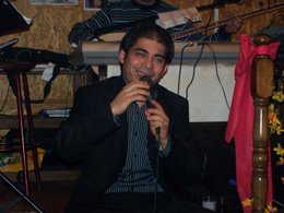 Ruşen Aydeniz? TELEVİZYONCU ŞARKICI?