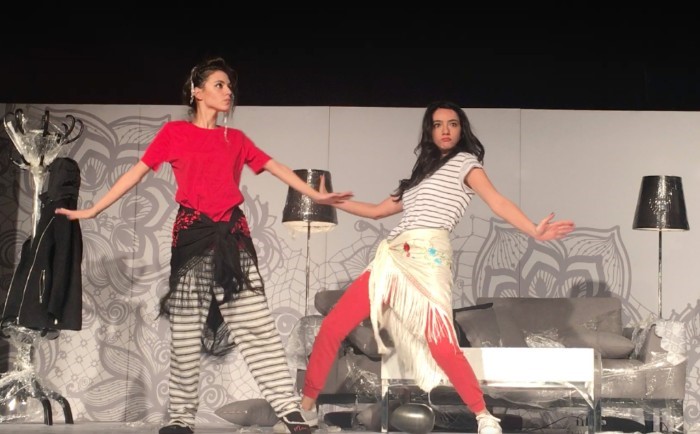 Öykü Gürman... SAHNEDE GÖBEK PERFORMANSI!