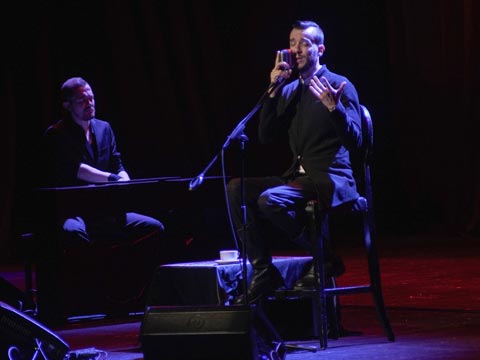 Cem Adrian... MÜZİK ZİYAFETİ!