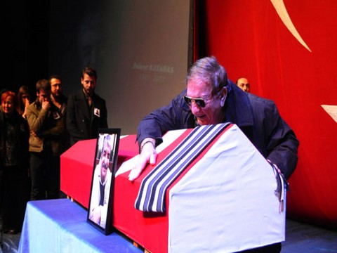 Ali Poyrazoğlu'ndan cenazede isyan... "BÜLENT KAYABAŞ, ÖLMEDEN GÖMÜLDÜ"!..