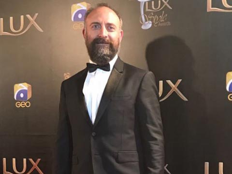 Halit Ergenç... PAKİSTAN'DAN ÖDÜL!