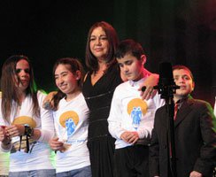 Nazan Öncel... ANLAMLI KONSER!