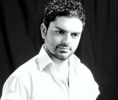 Özgür Demirhan... "YEPYENİ TÜRKÜ" İLE İDDİALI!