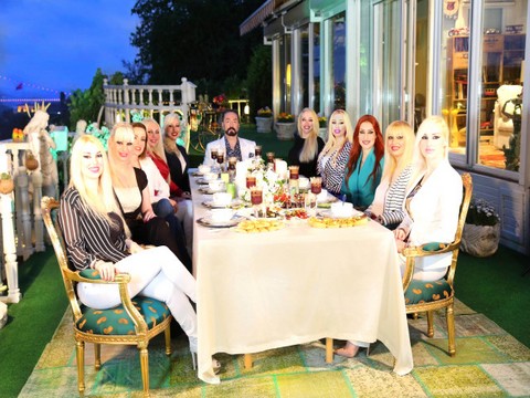 Kedicikler... ADNAN OKTAR'LA İFTAR FOTOĞRAFI, ŞAŞIRTTI!..