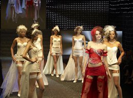 Suwen International? İÇ GİYİMDE VİCTORIA'S SECRET'E RAKİP DEFİLE?