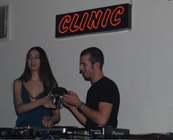 Ece Gürsel...  DJ KABİNİNDE DE ÇOK SEKSİ!