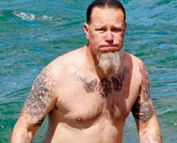 Metalica...  EFSANE GRUBUN SOLİSTİ HASTANEDE!