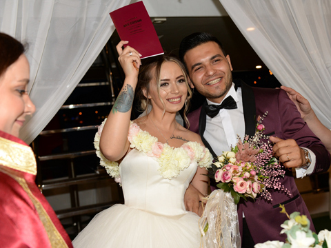 Dilara Yüzer… “ELİF”İN “BARBY BEBEK”İ EVLENDİ!