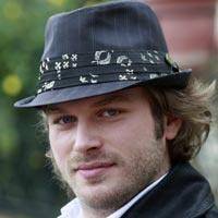 Kıvanç Tatlıtuğ... TÜRKİYE'NİN BRAD PİTT'İ!