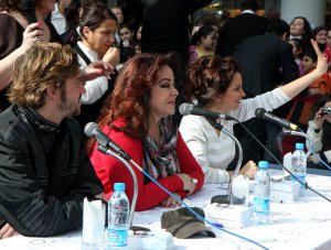 Oya Aydoğan-Tan Sağtürk-Evrim Akın... MİNİKLER FENA TERLETTİ...