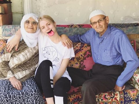 Aleyna Tilki... DEDESİ VE NİNESİYLE SOSYAL MEDYADA BÜYÜK YANKI UYANDIRDI!..