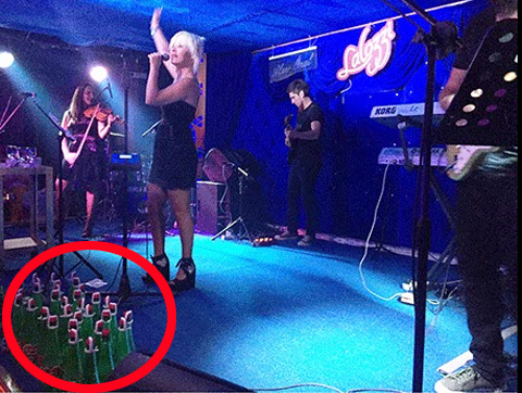 Ömür Gedik... MERSİN’DE ŞAMPANYA YAĞMURU!