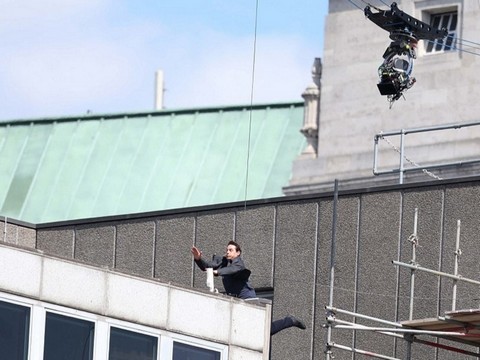 Tom Cruise... DUBLÖR KULLANMADI, AYAK BİLEKLERİNİ KIRDI!..