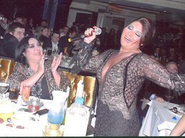 Sibel Can... ŞARKILARINI "KANKİ-MODACISI" NUR YERLİTAŞ İÇİN SÖYLEDİ...