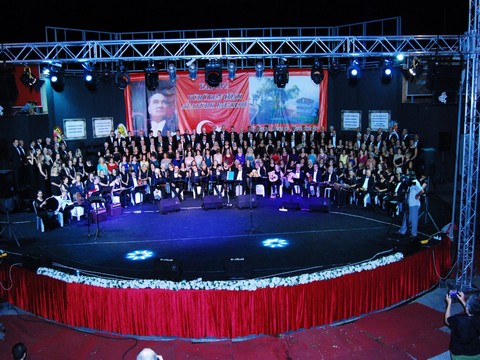 Nilüfer Kadın Korosu...13 KORO İLE BİRLİKTE AYNI ANDA ATATÜRK'Ü ANMA SAHNESİNDE!..