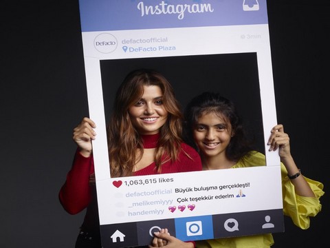 Hande Erçel... HAYRANLARIYLA BULUŞTU!..