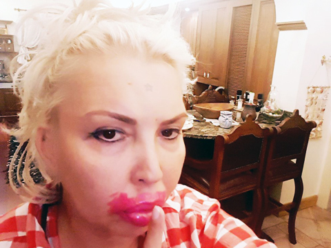 Sisi… ŞİMDİ DE RUJ PROTESTOSU BAŞLATTI!..